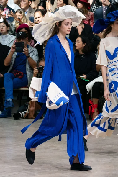 Look 15